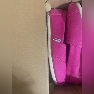 TOMS pink canvas women’s slip-ona size 7
